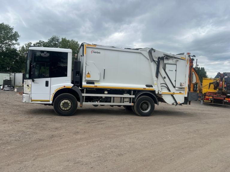 Mercedes-Benz ECONIC 1830 REFUSE TRUCK 4X2 GEESINKNORBA SPLIT BODY