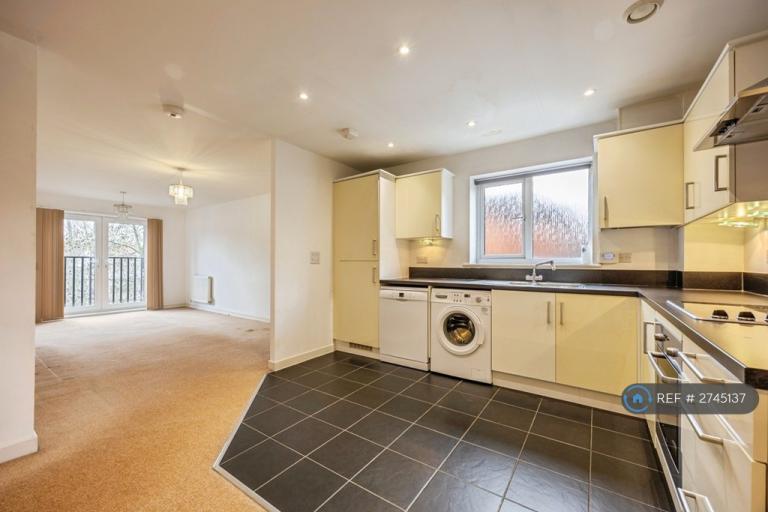 2 bedroom flat in Brighton Road, Purley, CR8 (2 bed) (#2745137)
