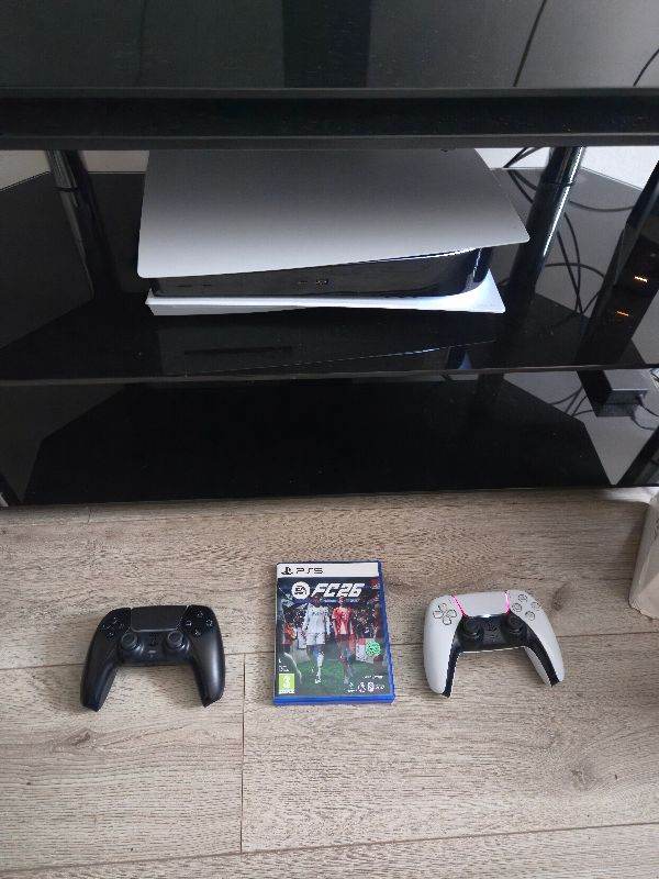 Ps5 console with disc drive