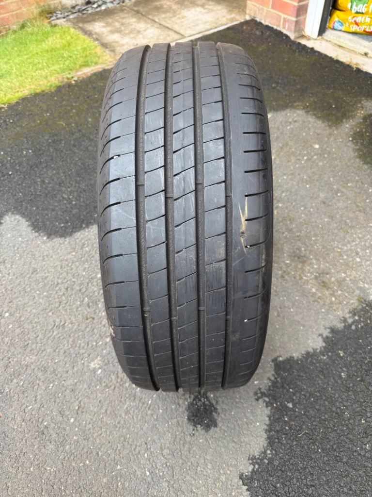 Juke 225 45 19 Goodyear tyre