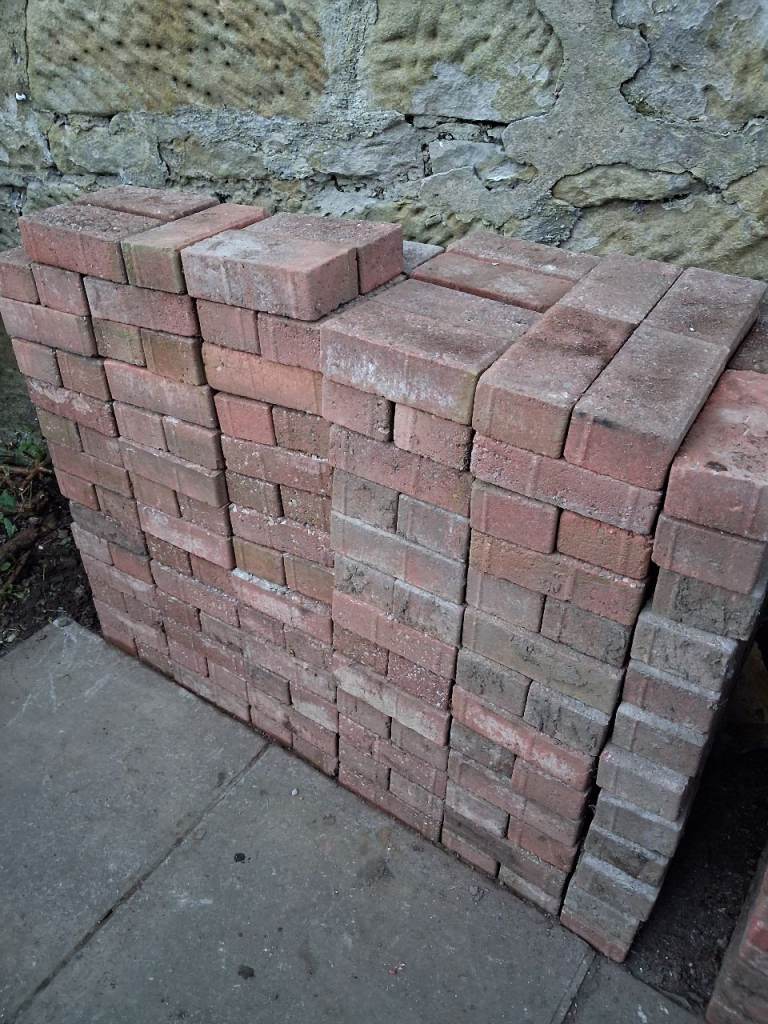 Red Paving Bricks/Blocks – Good Condition, Ready for Collection