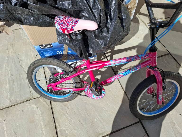 APOLLO ROXIE KIDS BIKE, 16 INCH WHEELS - GOOD CONDITION! PRICE REDUCED