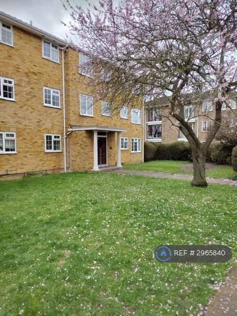 2 bedroom flat in Waters Drive, Staines-Upon-Thames, TW18 (2 bed) (#2965840)