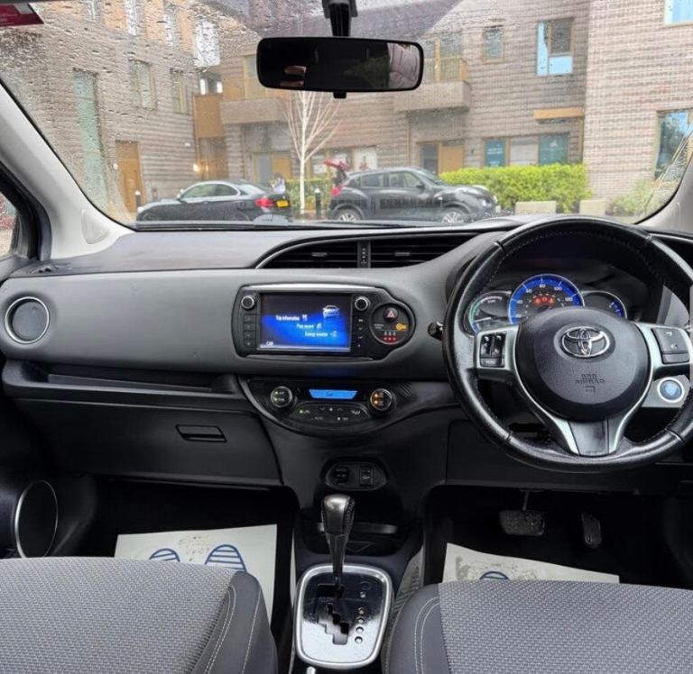 2015 TOYOTA YARIS HYBRID 1.5 AUTOMATIC 