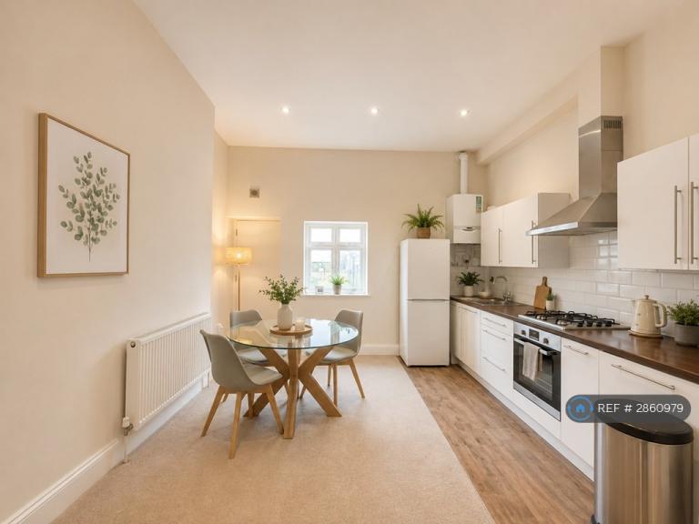 2 bedroom flat in High St, Sittingbourne, ME10 (2 bed) (#2860979)