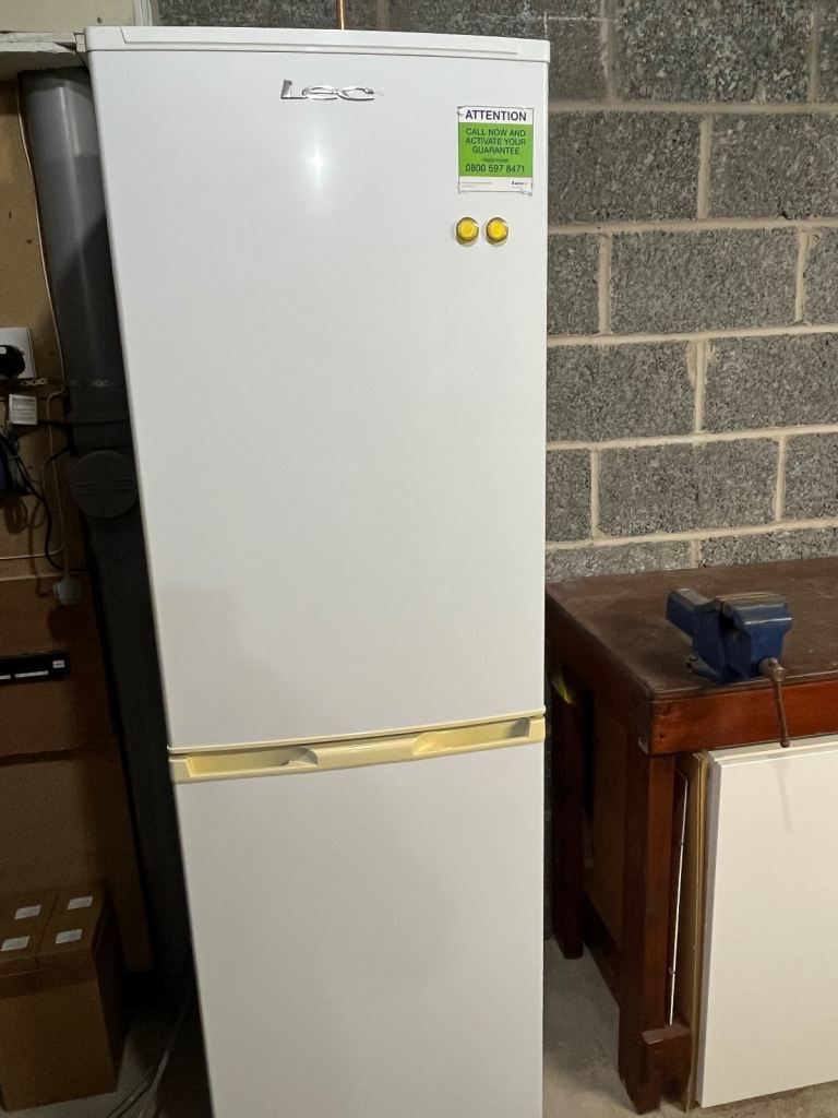 LEC freestanding fridge freezer