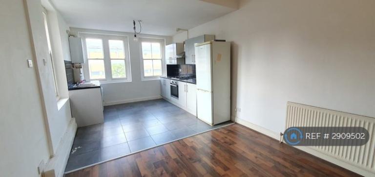 1 bedroom flat in Hanbury Street, London, E1 (1 bed) (#2909502)