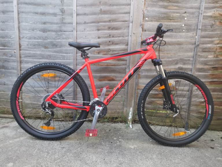 SCOTT MOUNTAIN BIKE 27.5"WHEELS LIKE NEW 