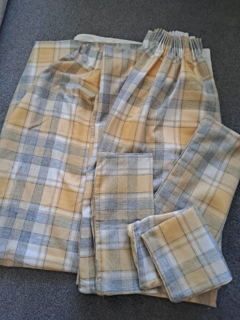 Curtains & 3 Cushion Covers