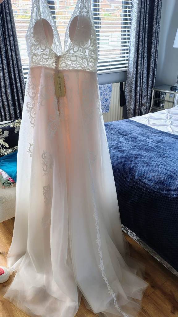 Brand new wedding dress 