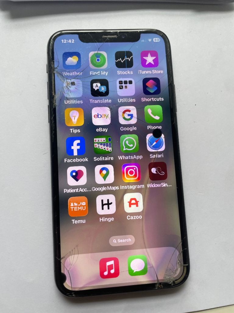 Apple iPhone 12 in good working condition, with charge cable. ( screen cracked) Newtownards 