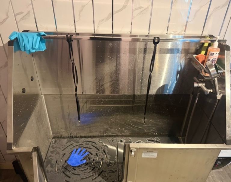 Dog grooming rooms available for rent   