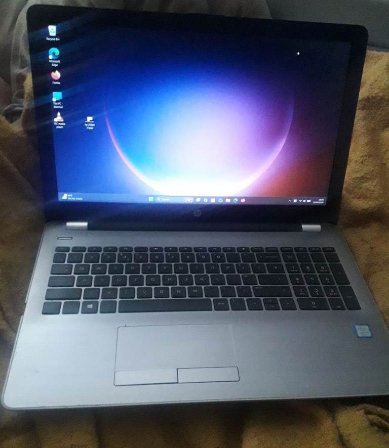 HP i7 7gen Windows 11 Laptop - 15.6 8gb/256gb - KIDS School College Office ROBLOX *FREE DELIVERY*