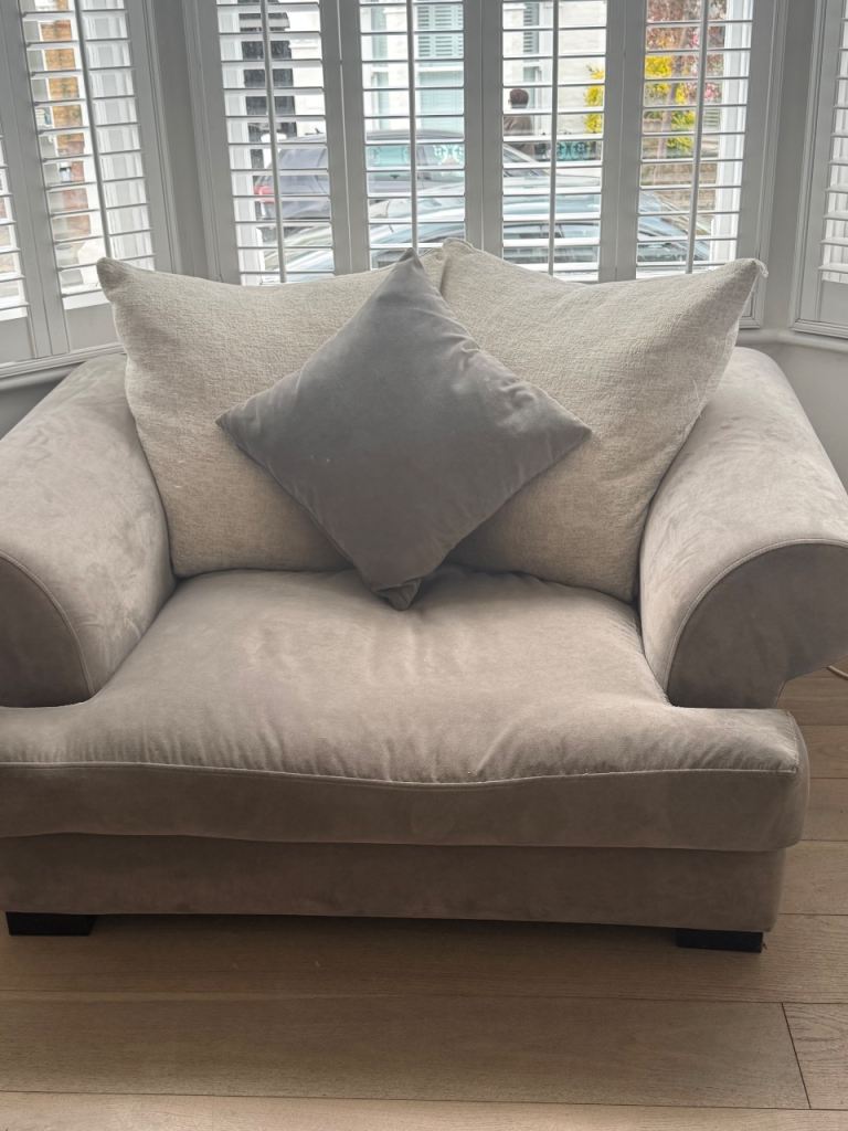 Armchair - one and half seater 