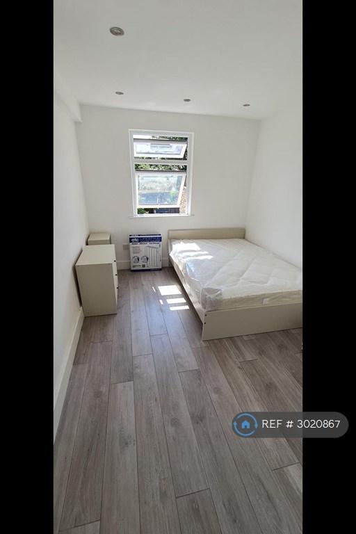 1 bedroom flat in Campus Road, London, E17 (1 bed) (#3020867)