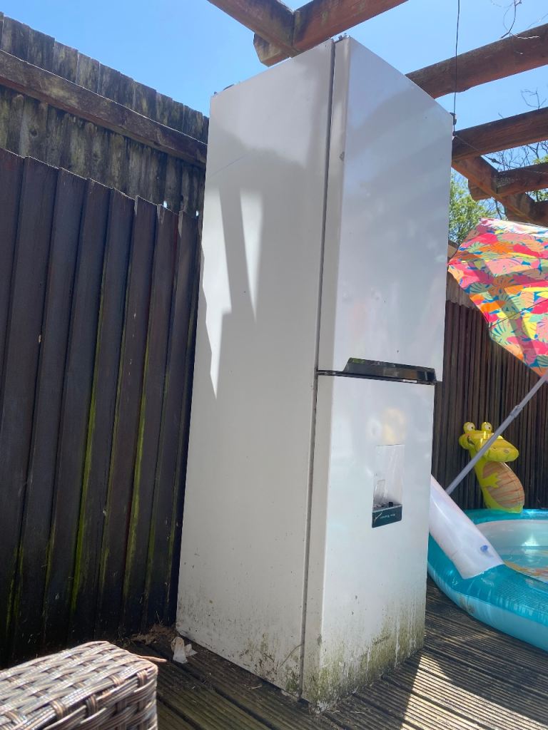 Fridge freezer 