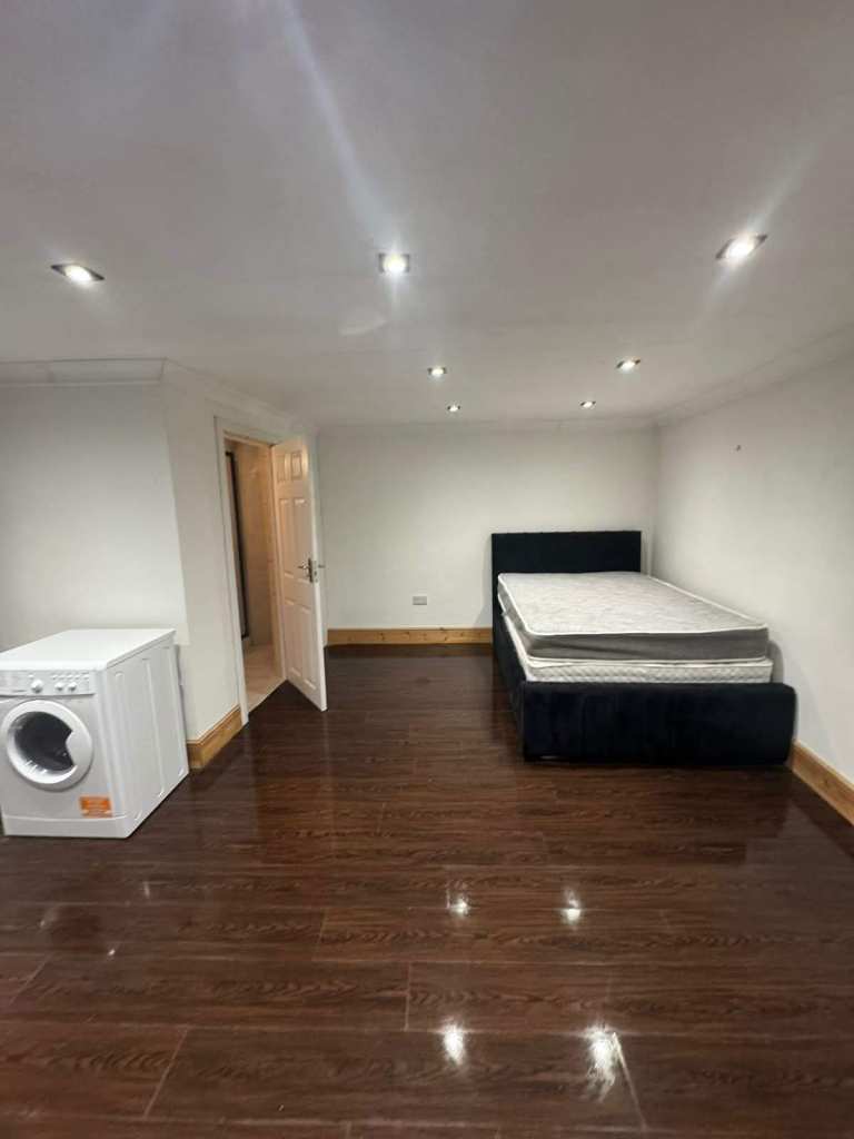 Separate Studio Flat for rent MK3 6PL