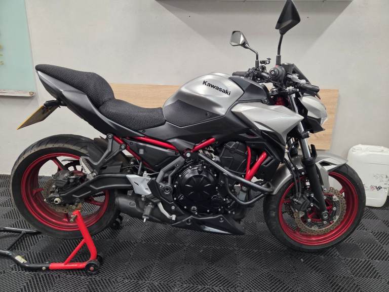 Kawasaki Z650 2023/73 plate