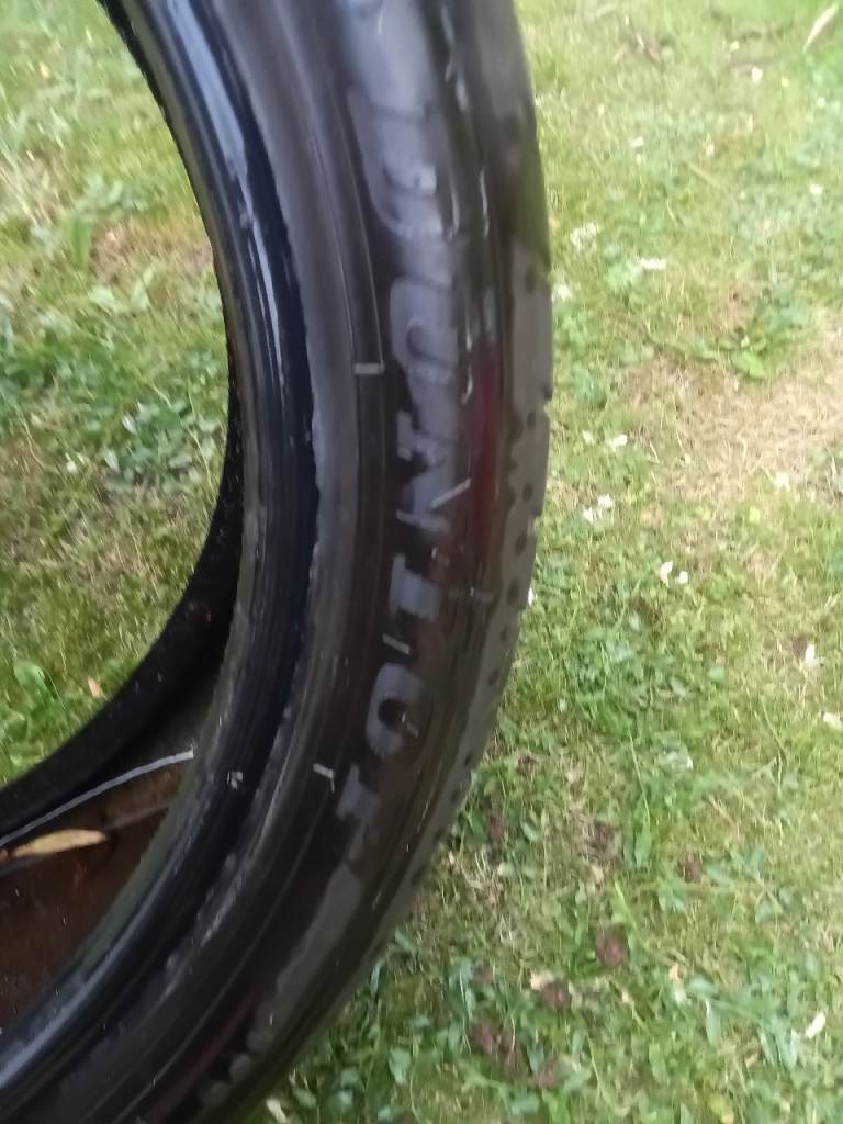 Dunlop sport max tyre 225 40 19 6.8mm tread almost new