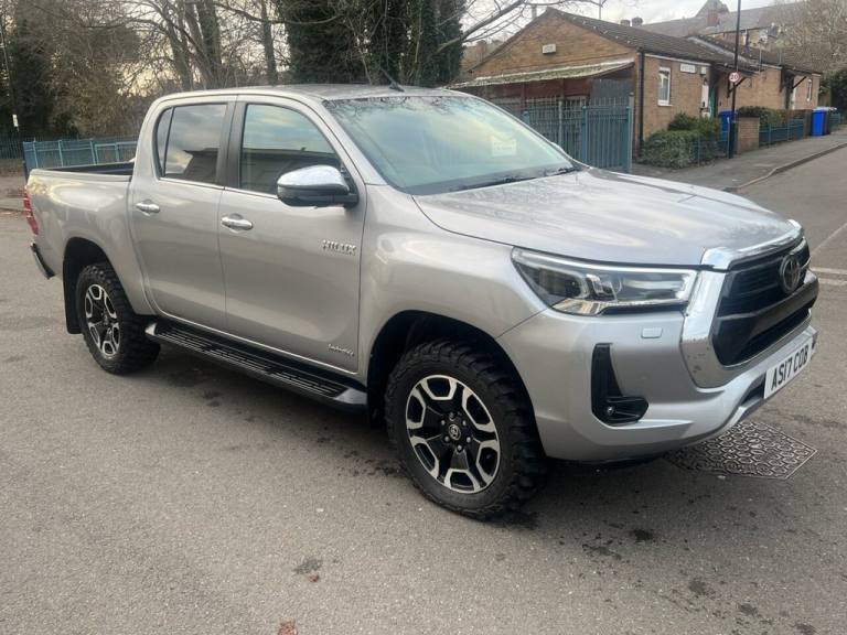 2021 Toyota Hilux 2.8 D-4D Invincible Pickup Double Cab 4dr Diesel Auto 4WD Euro 6 (s/s) (204 PIC...