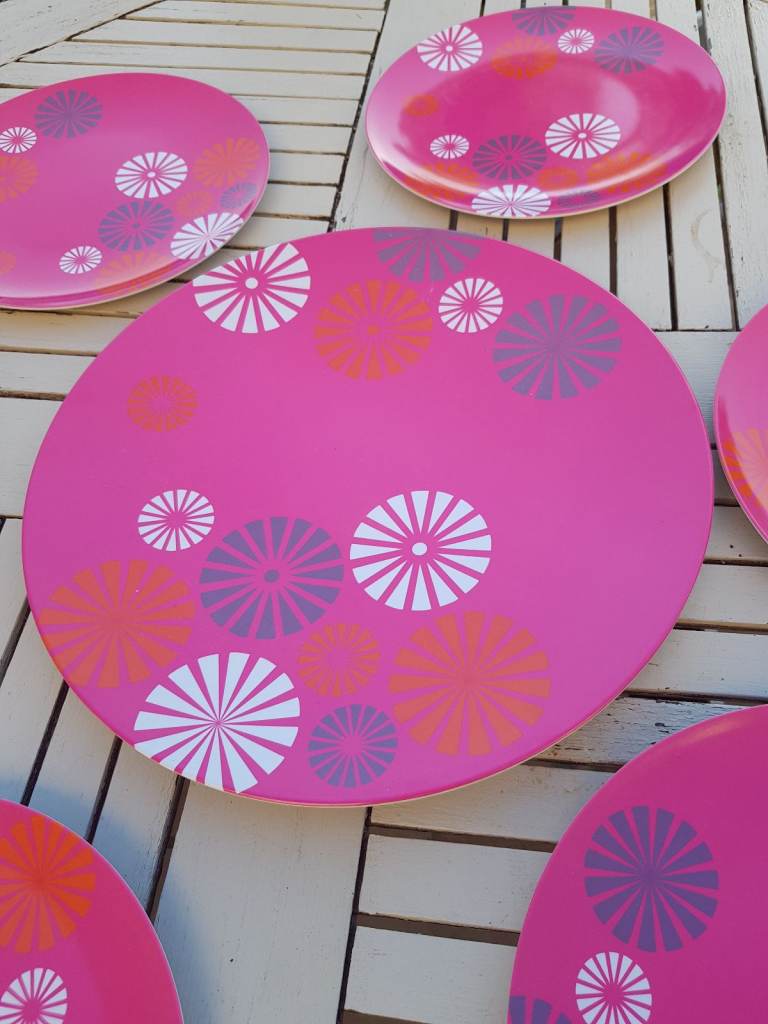 NEW / RETRO 6 PLATES + SERVING PLATTER : BBQ, PICNIC, GARDEN