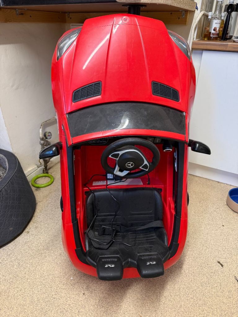 Mercedes-Benz SLC 300 12V Electric Ride-On Car for Kids red