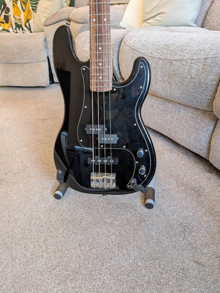 Squier PJ bass. Affinity in black 
