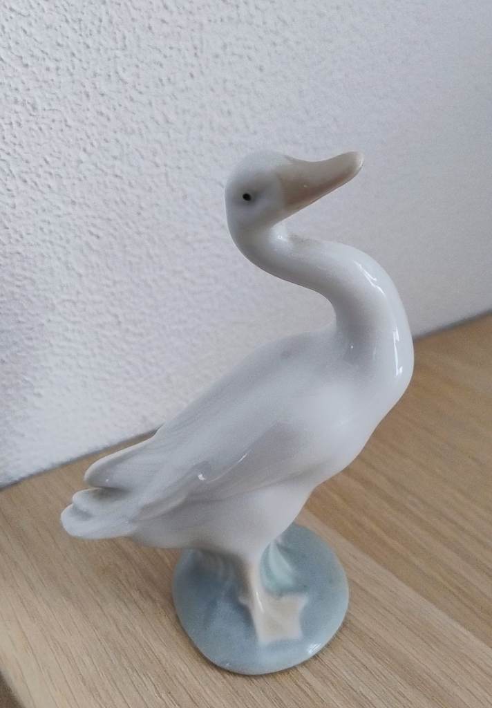 Vintage Lladro Goose. Porcelain Figurines  12cm tall