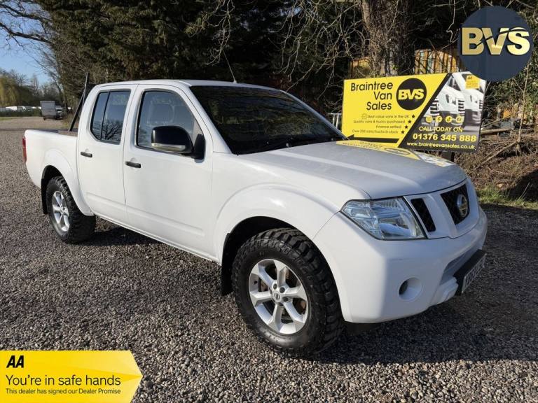 2014 Nissan Navara 2.5 dCi Visia Pickup Double Cab 4dr Diesel Manual 4WD Euro 5 (144 ps) Pickup D...