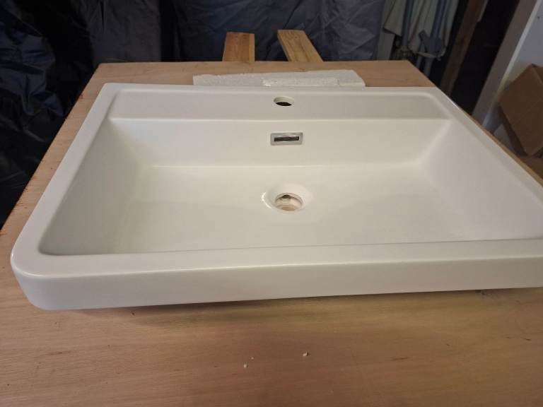 2 x 600mm bathroom sinks