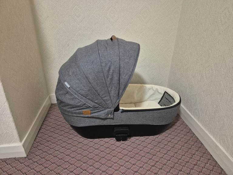 Kindercraft Grey Baby Carrycot / Pram Bassinet – Excellent Condition