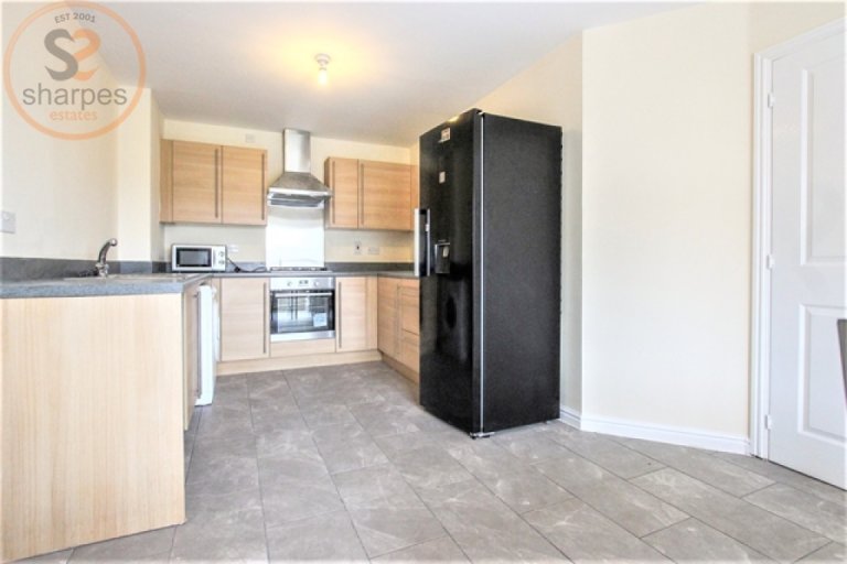 6 bedroom house in Belhouse Avenue, Thurrock, East of England