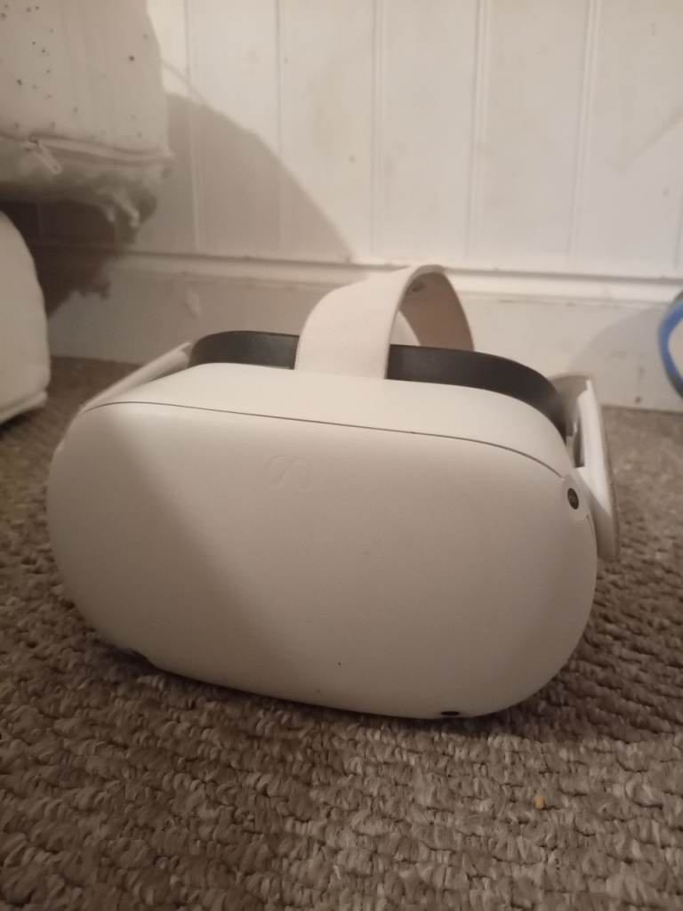 Oculus Quest 2 VR Headset – Good Condition
