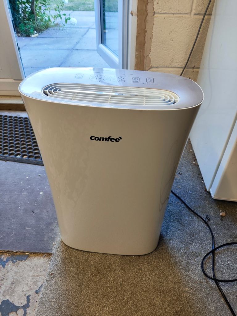 Comfee EU-KJ210G-C48 Air Purifier - White, Good Condition
