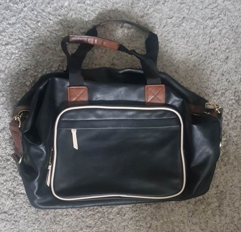Faux leather travel bag 