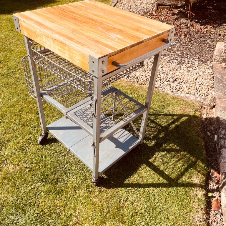 Outdoor folding table 