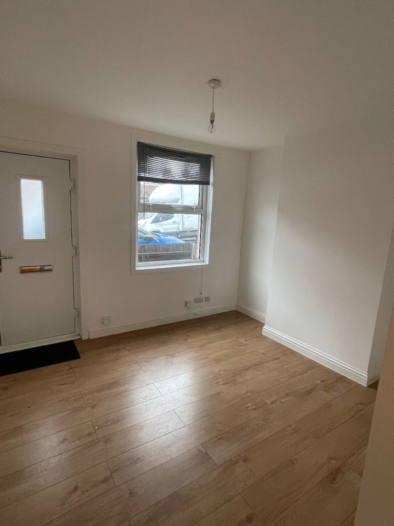 2-Bedroom Terraced House to Rent in Colchester – Close to Train Station & Schools