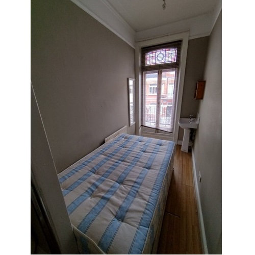 *One Bedroom Flat in Castletown Road, West Kensington, W14 9HG * All Utility Bills Inc*