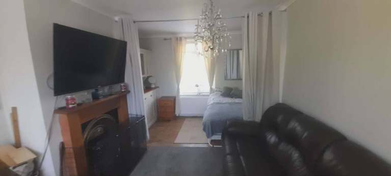 Room avail Mon - Thur