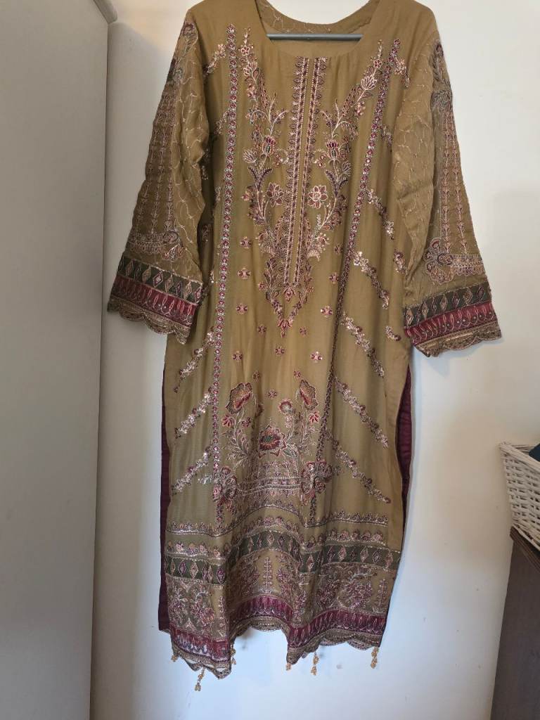Beautiful Gold & Maroon Embroidered Asian Outfit – Size Medium, Good Condition