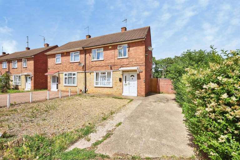 Three bedroom semi detached house for rent