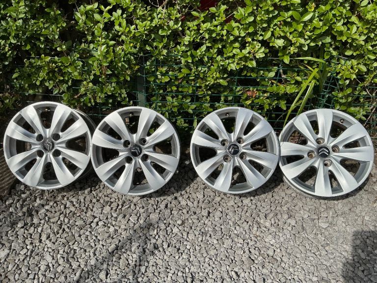 SET OF 4 ALLOY WHEELS & STUDS