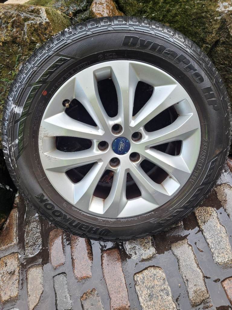 1x ford 5 stud alloy with good tyre size 235 55 17