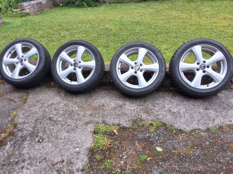 17 inch OZ alloys with 205/50/17 nexen winter tyres