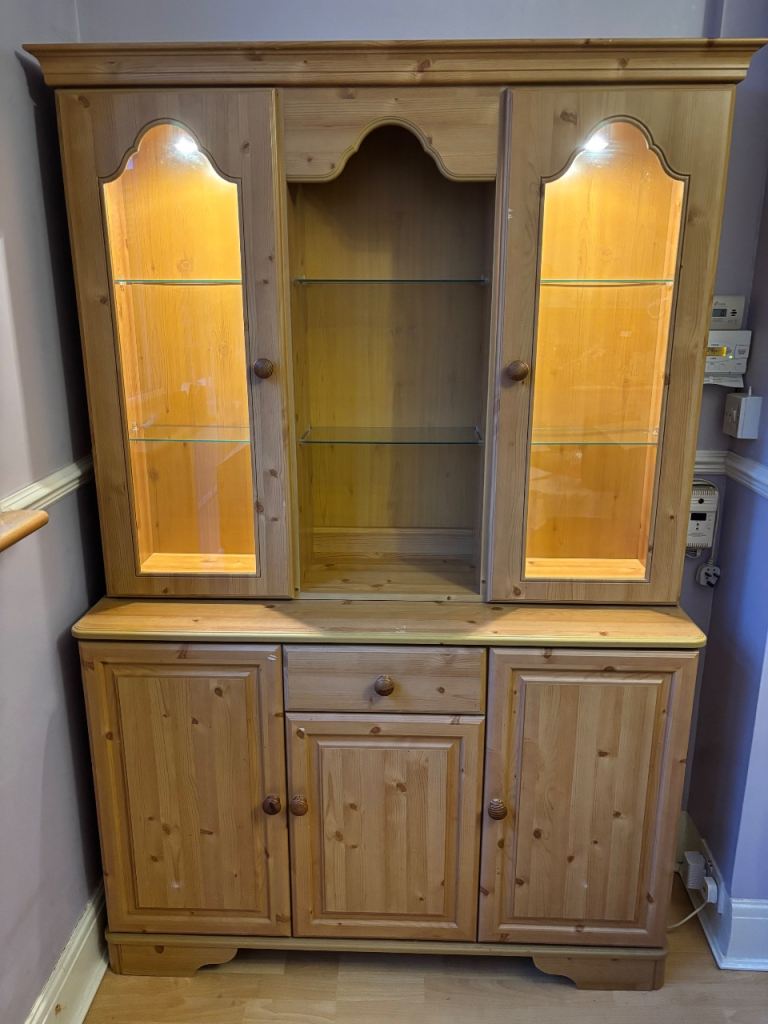 PINE EFFECT DRESSER WITH LIGHTS