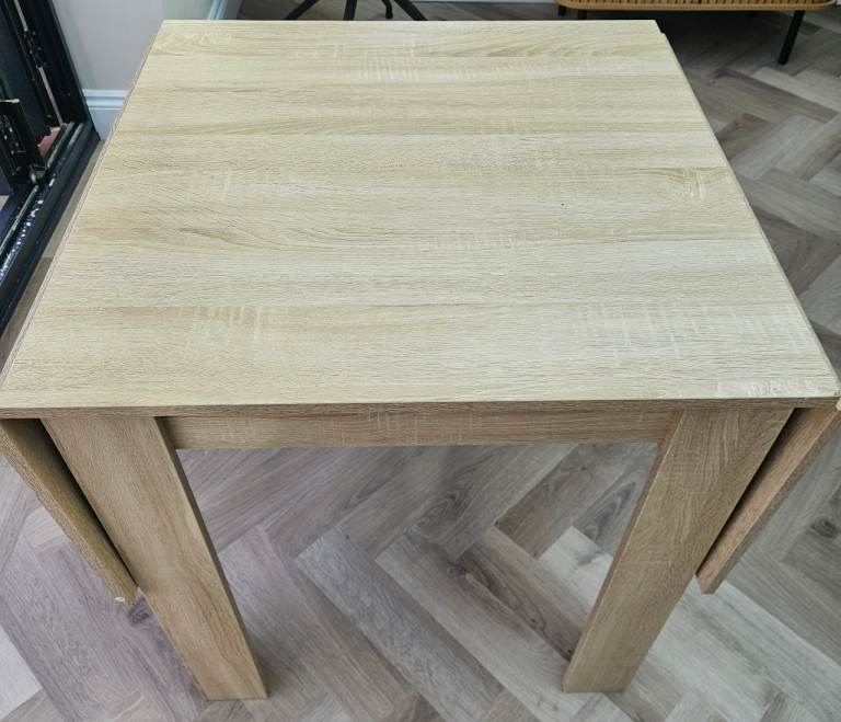 Drop leaf table
