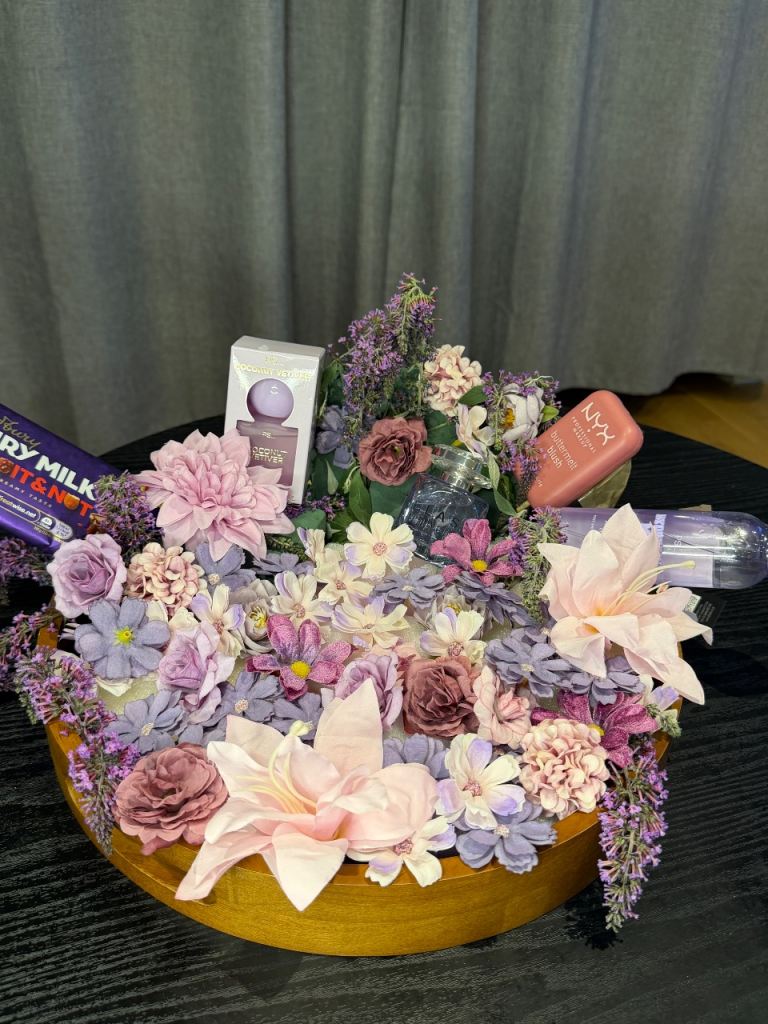 Luxury Ladies Gift Basket with Jimmy Choo Perfume, NYX Blush & Flowers – Perfect Gift 🎁🌸