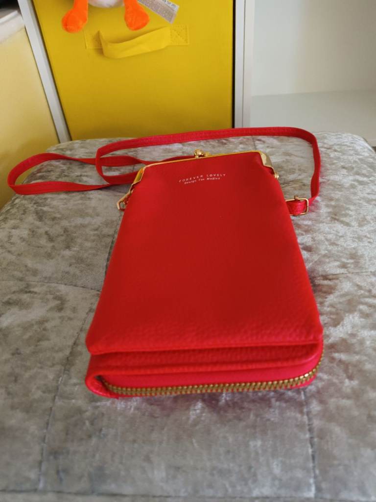 Stylish Red Crossbody Bag – Looks New