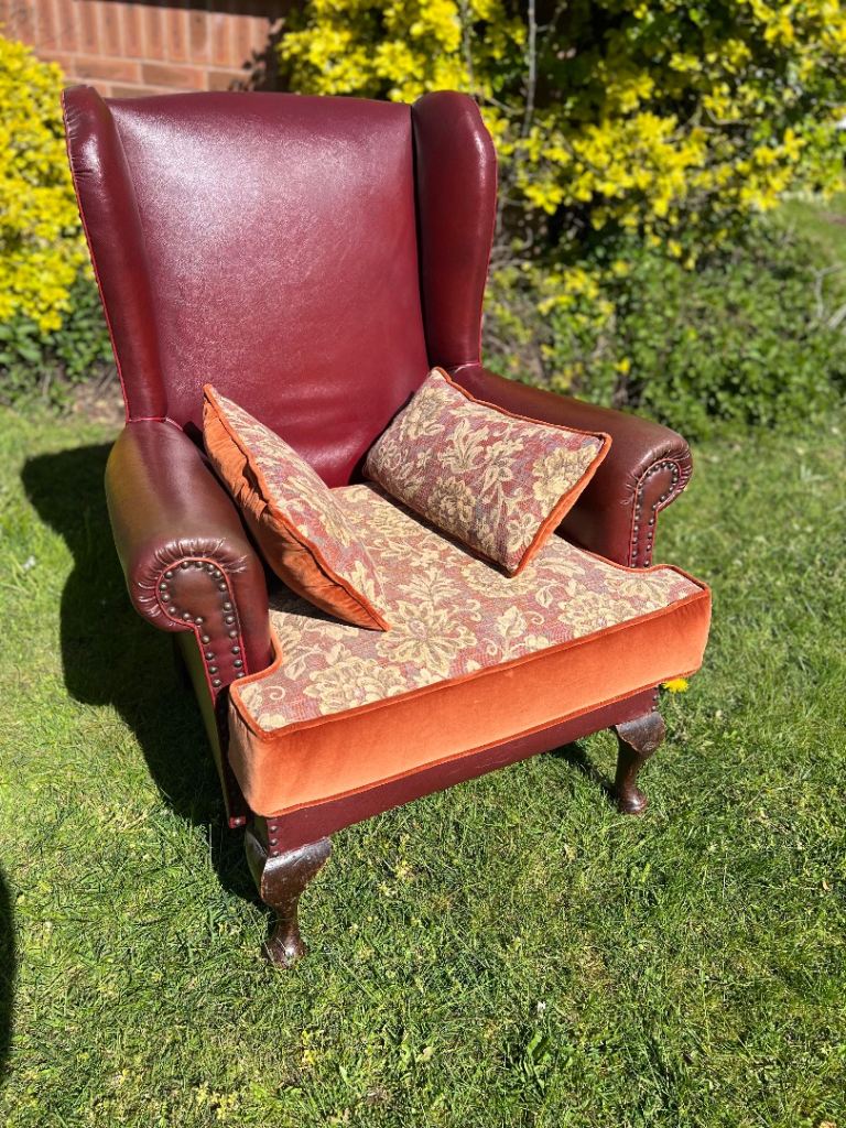 ANTIQUE VINTAGE OXBLOOD LEATHER WINGBACK ARMCHAIR