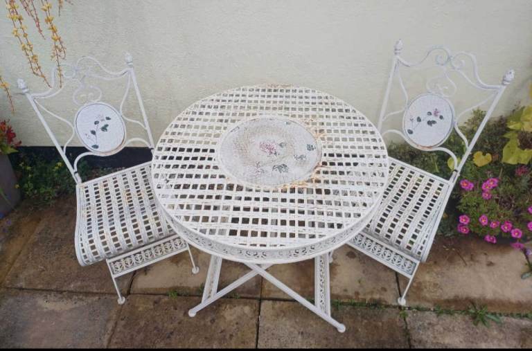 Bistro Table and 2 Chairs Metal Very sturdy 
